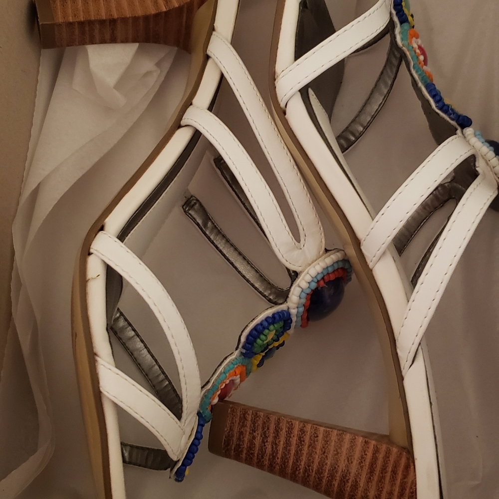 Women's size 8 heeled white sandals